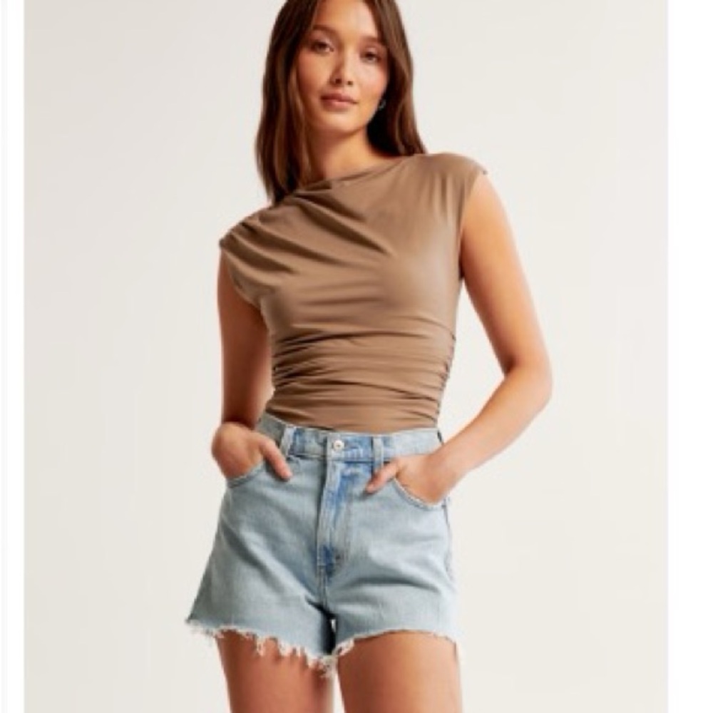 Abercrombie & Fitch High Rise 90s Cutoff Short - Light Wash - Size 27 CURVE LOVE
